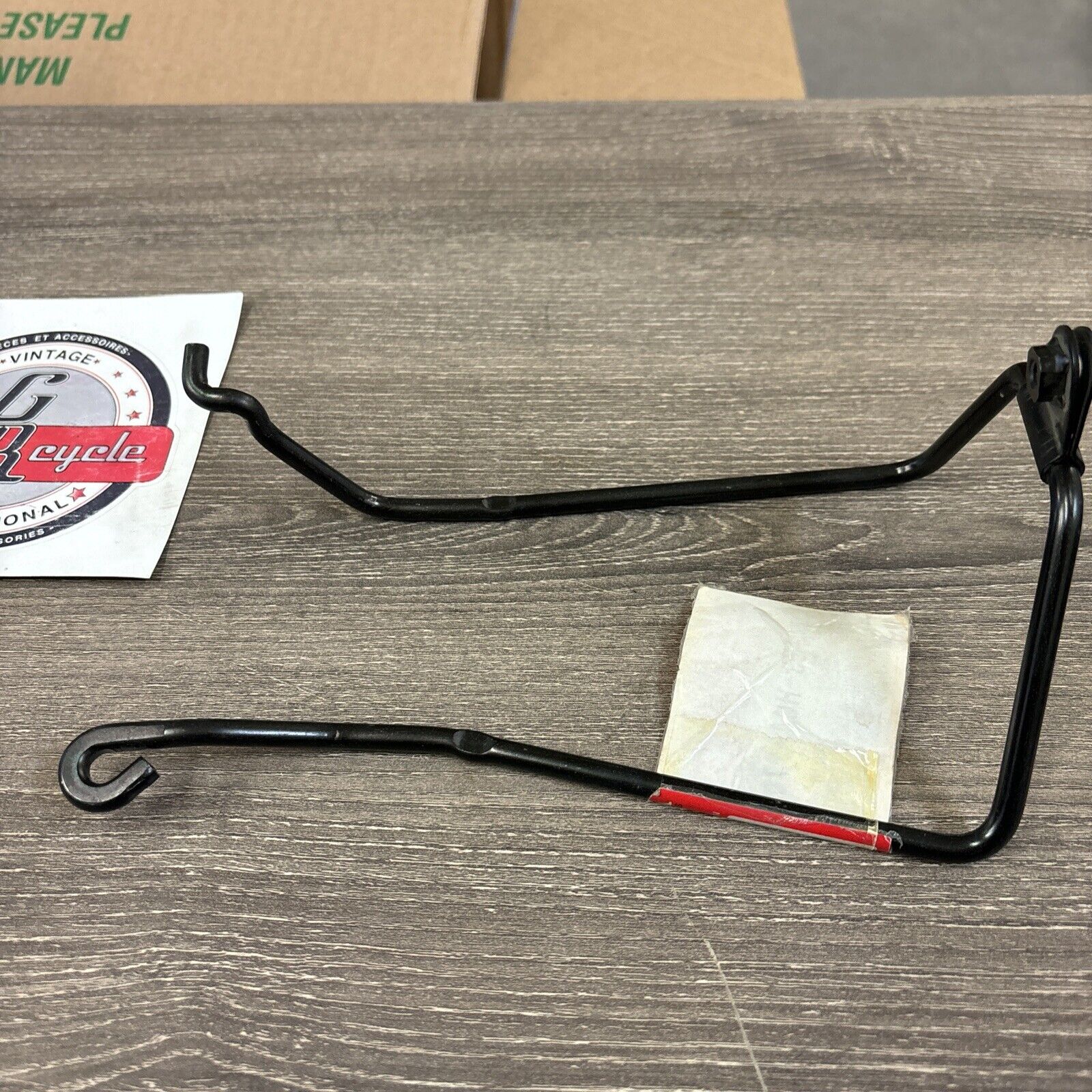NOS Honda TRX300 TRX300FW RIGHT REAR FENDER STAY 80123-HC4-770 H114