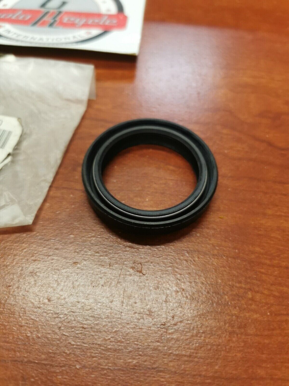 NOS Yamaha DT125 DT200 OIL SEAL 3BN-23145-00-00 Y92