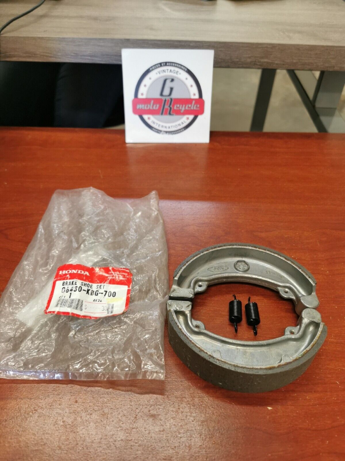 NOS Honda XL175 CM250 CMX250 CB250 BRAKE SHOE SET 06430-KBG-700 H35
