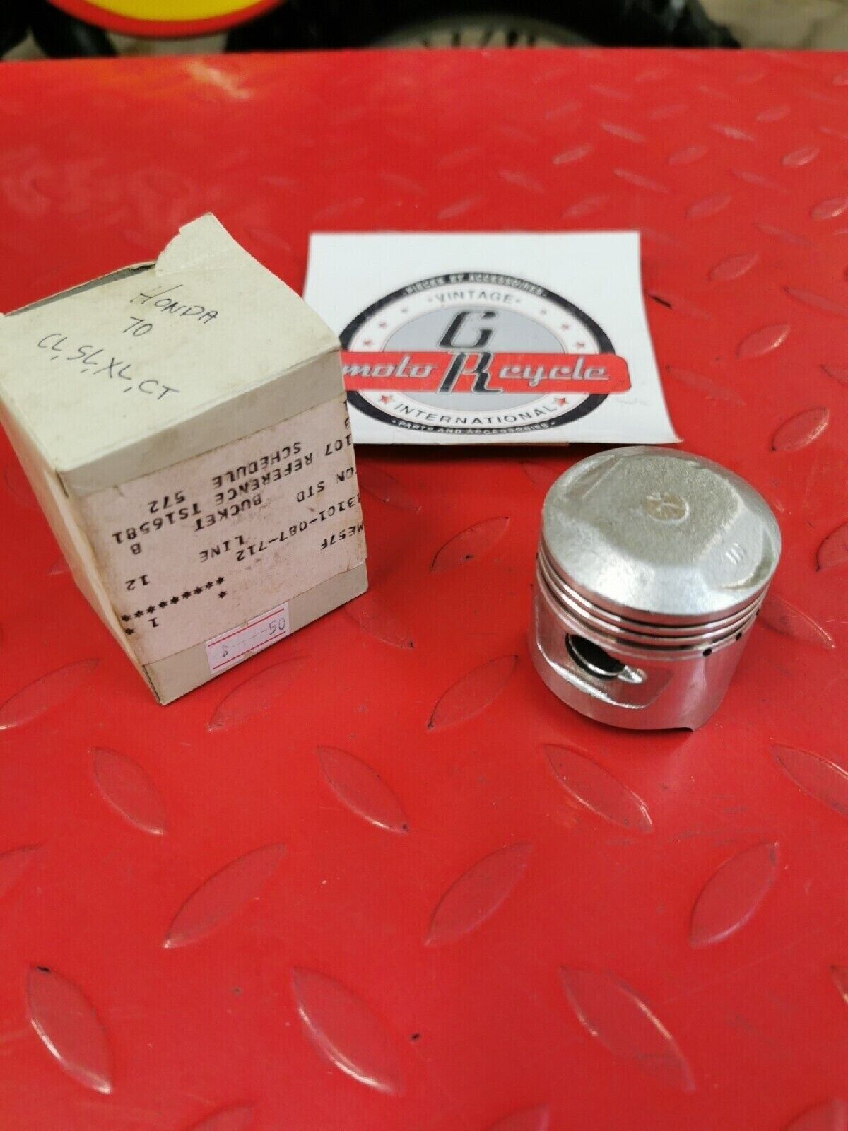 NOS HONDA CL70  CT70  C70 SL XL 1976 - 1981  PISTON STD  13101-087-712  H40