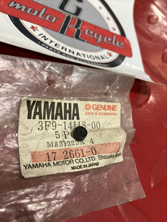 NOS YAMAHA PLUG 3F9-14118-00-00 Y62