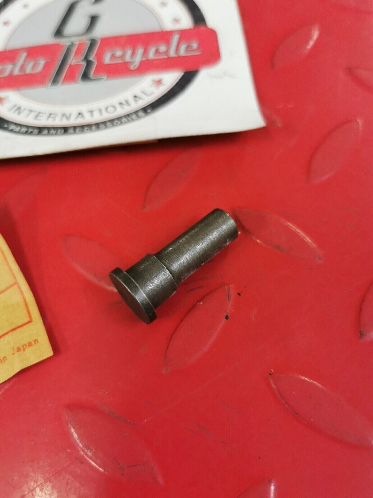 NOS HONDA CB125 1975  GUIDE PIN 22366-107-700 H39