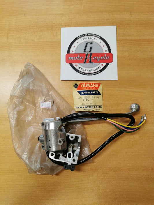 NOS YAMAHA RD60  1974   LEFT LEVER HOLDER ASSEMBLEY 176-82910-00-94  Y38