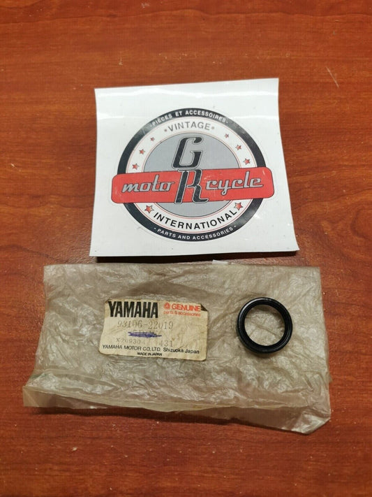 NOS Yamaha YFZ450 YFS200 YZ125 TY350 XT350 TT600 OIL SEAL 93106-22019-00 Y97