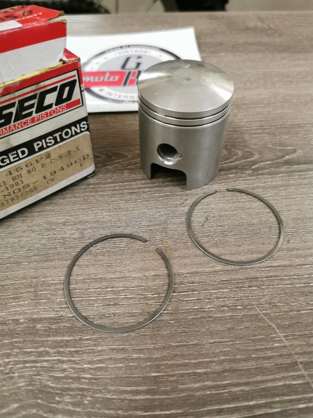 NOS WISECO SUZUKI RM80 1977 - 1981 PISTON SET NO PIN NO CIRCLIP  456M04900  J33