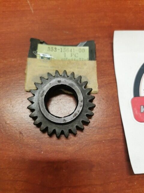 NOS Yamaha DT50 DT80 GT80 GTMX MX80 RD50 YZ80 KICK GEAR 353-15641-00-00 Y124