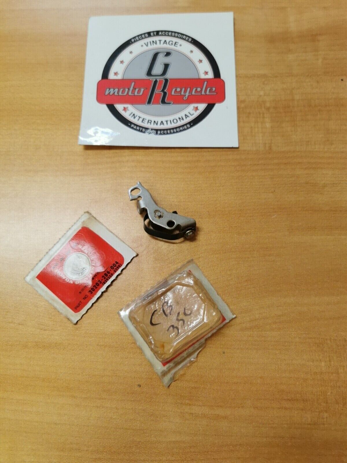 NOS HONDA  CB350  CL360 SL350  POINTS  30203-286-004 H29