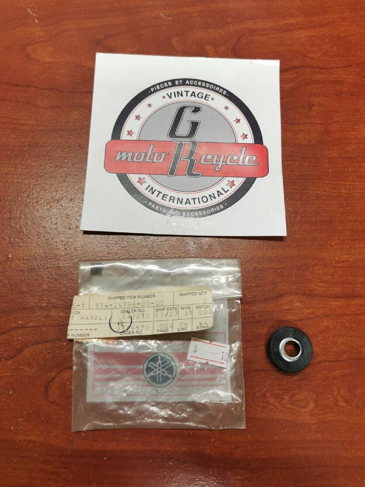 NOS Yamaha SEAT HANDLE COVER 1T4-24796-00-00 Y69