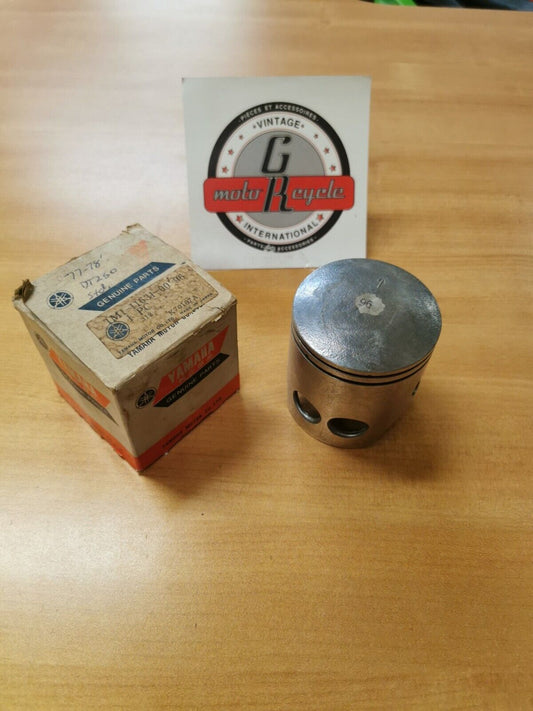 NOS YAMAHA  DT250  1977  1978    PISTON STD    1M1-11631-00-96  Y45