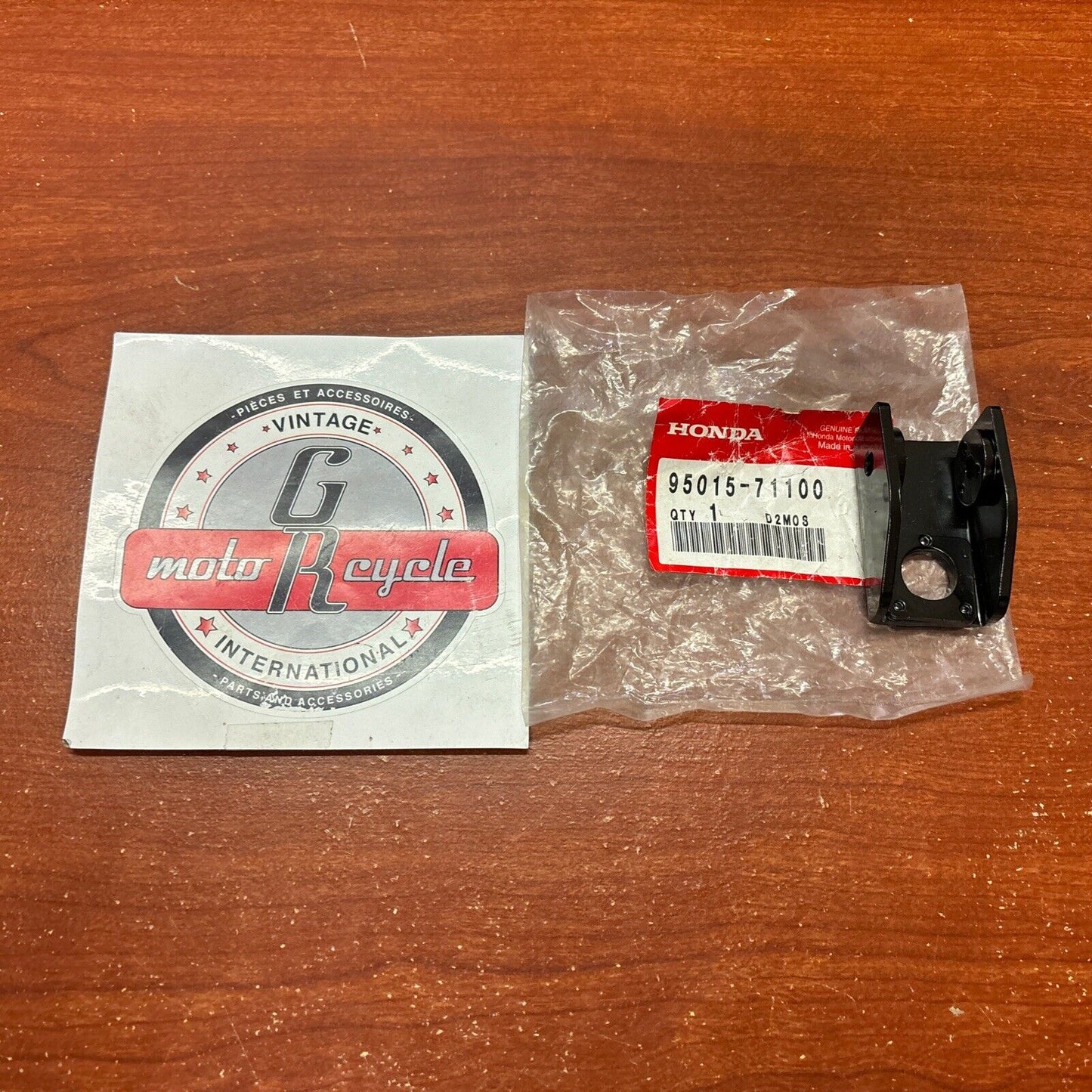 NOS Honda CB750 K0-K4 PILLION BRACKET A 95015-71100 H165