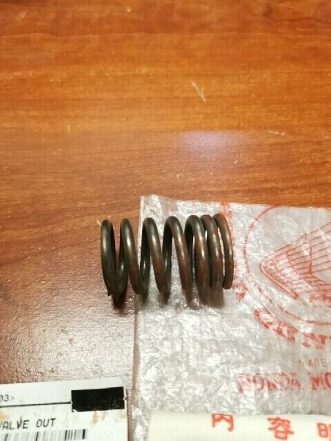 NOS Honda CB100K CB125S CB500K CB550 CG125 OUTER VALVE SPRING 14751-324-000 H93