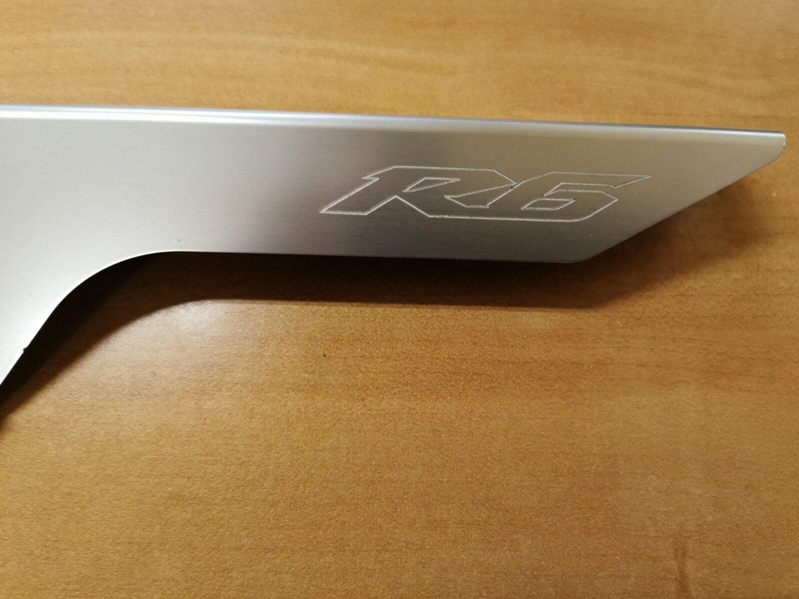 NOS YAMAHA R1 R6 FZ1   ALUMINUM CHAIN GUARD  ABA-5SL87-CG-SL Y43