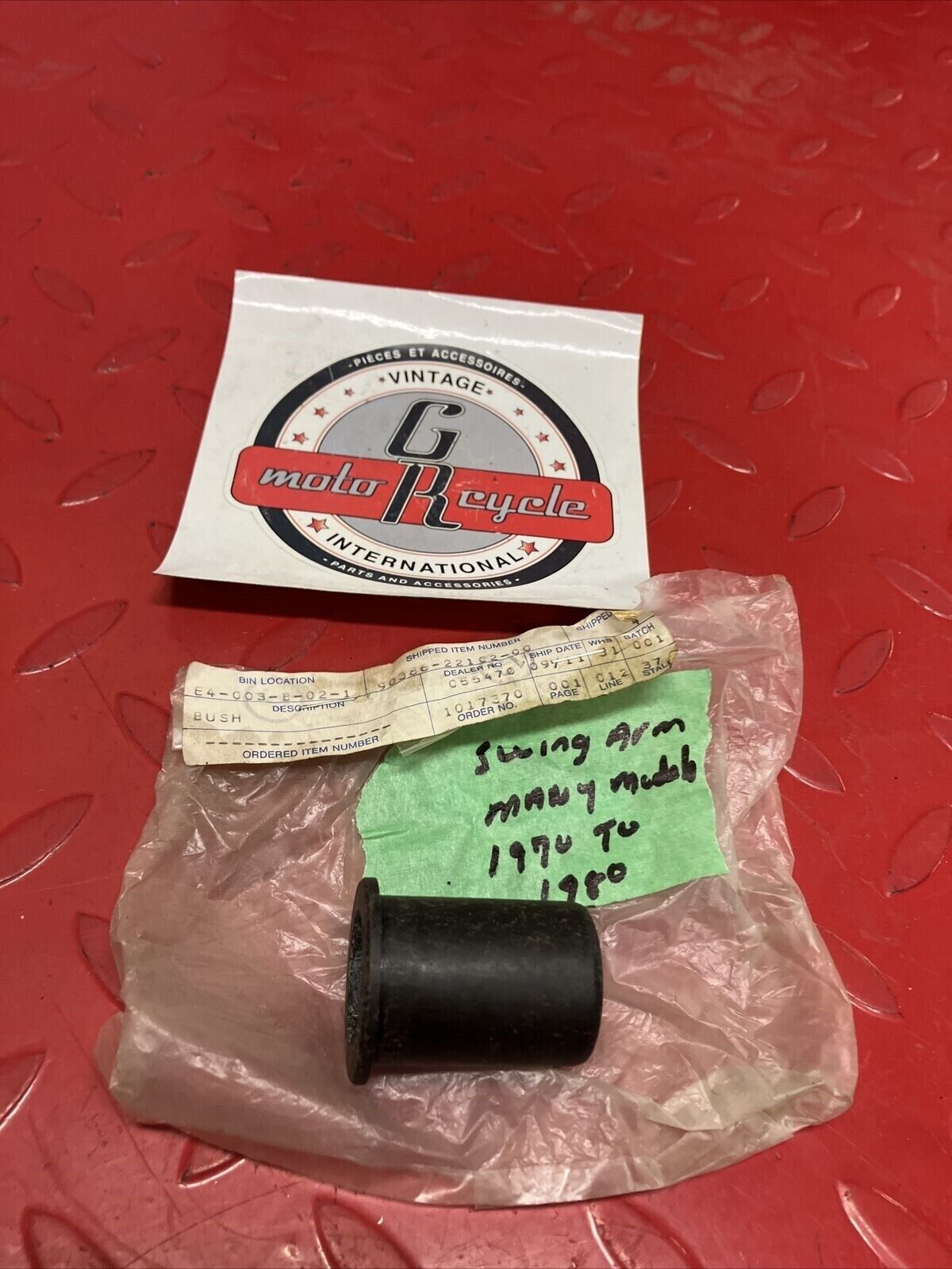 NOS YAMAHA BUSHING SPECIAL NYLON 90386-22102-00 Y67