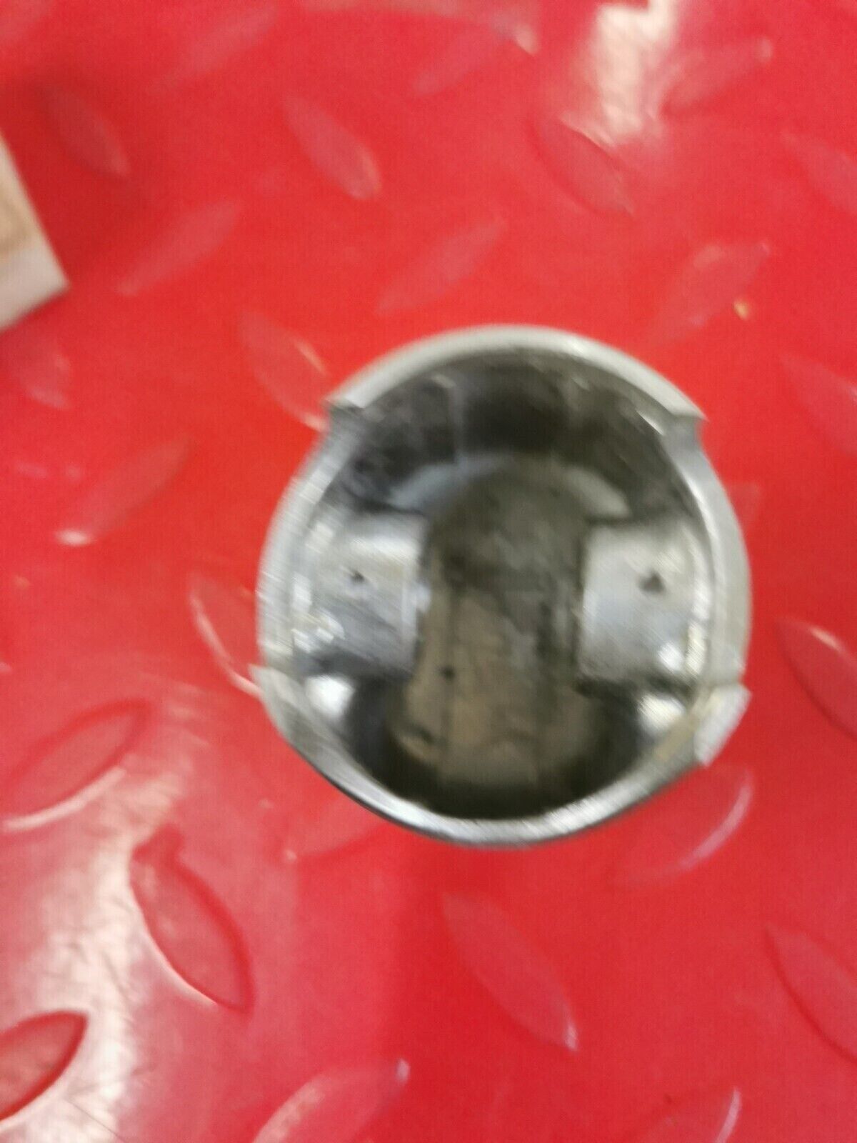 NOS YAMAHA YZ125  1981  PISTON STD     3N8-11631-10-96   Y50