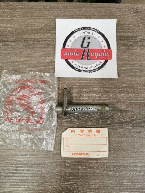 NOS HONDA Gold Wing GL1200A  SPINDLE  SHIFT 24620-371-000 H76