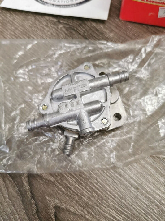 NOS KAWASAKI  KLT200 KLT250 1981 - 1983 PUMP-FUEL 49040-1002  K29