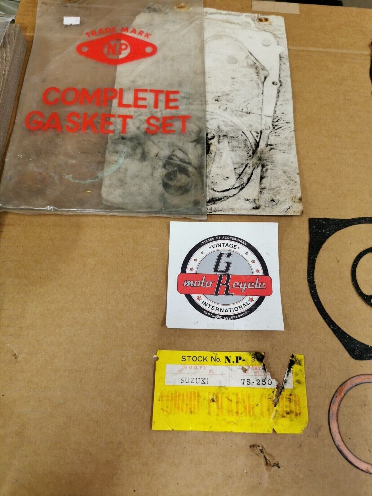 NOS NOBORU SUZUKI TS250 GASKET KIT INCOMPLETE SET J49