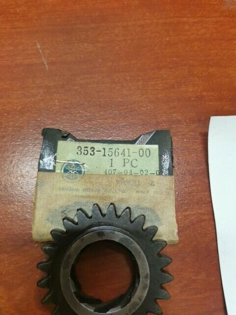 NOS Yamaha DT50 DT80 GT80 GTMX MX80 RD50 YZ80 KICK GEAR 353-15641-00-00 Y124