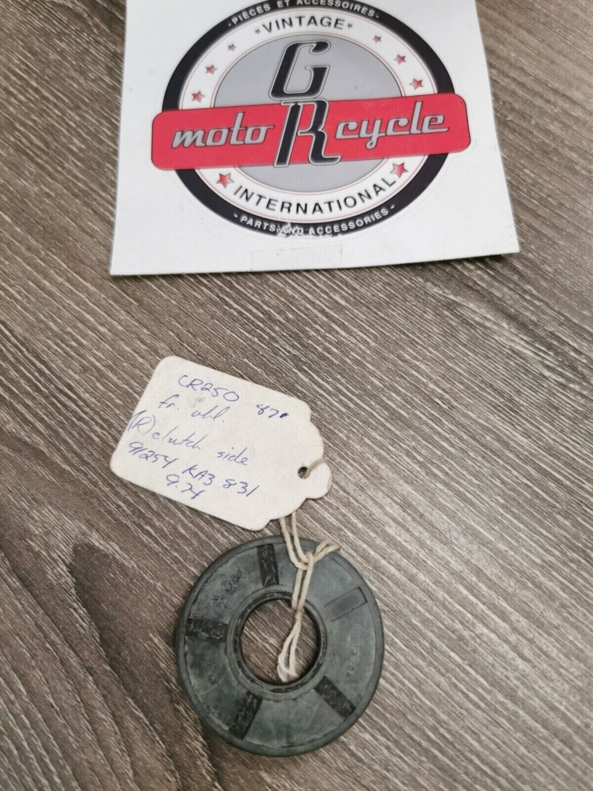 NOS HONDA CR250R DUST SEAL 91254-KA3-831  H57