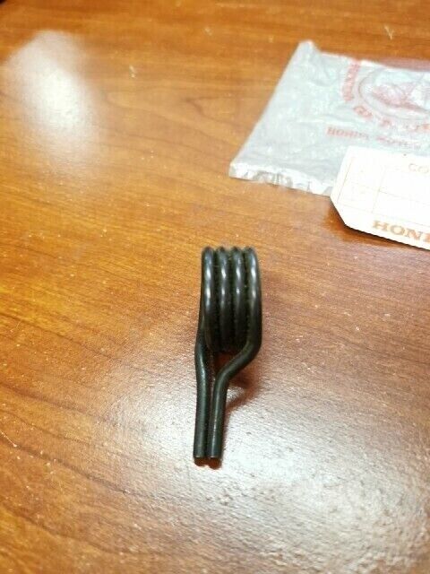 NOS Honda ATC110 GEARSHIFT RETURN SPRING 24651-033-010 SUB 24651-121-710 H80