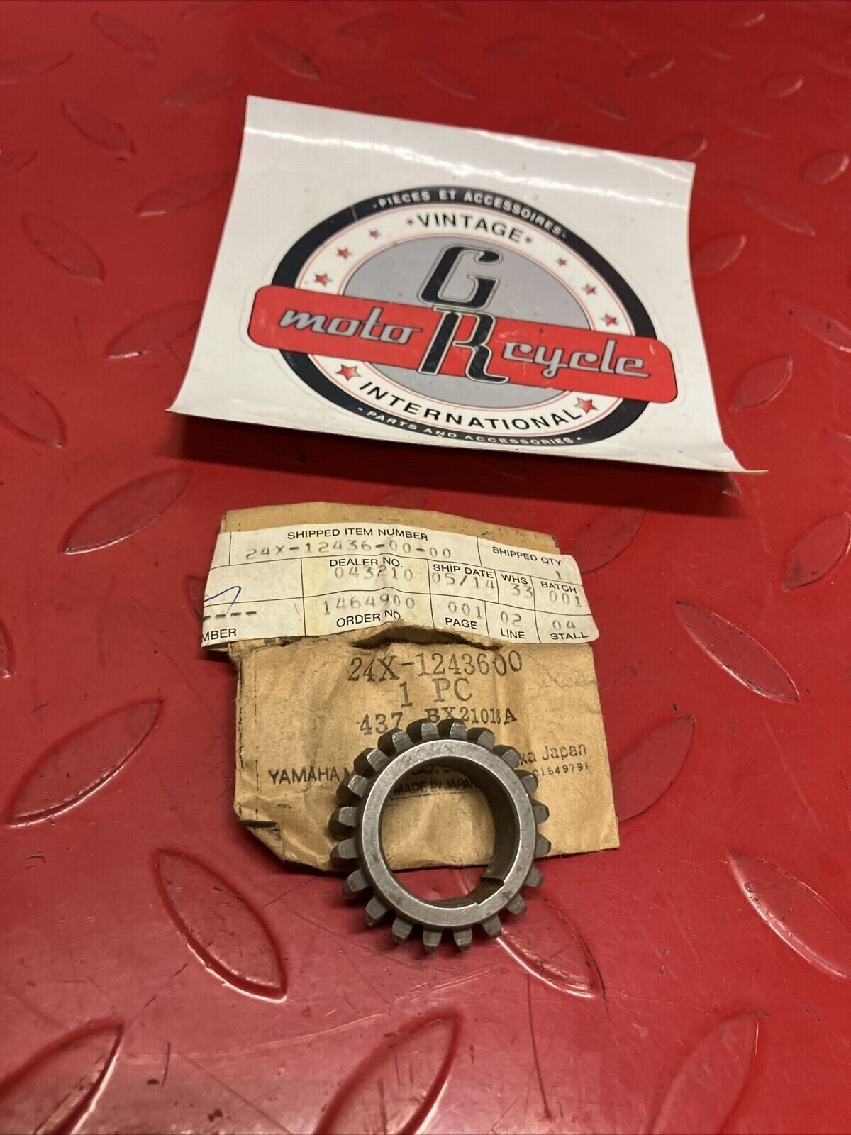 NOS YAMAHA YZ125 1983 1984 1985 WATER PUMP DRIVE GEAR 24X-12436-00-00 Y64