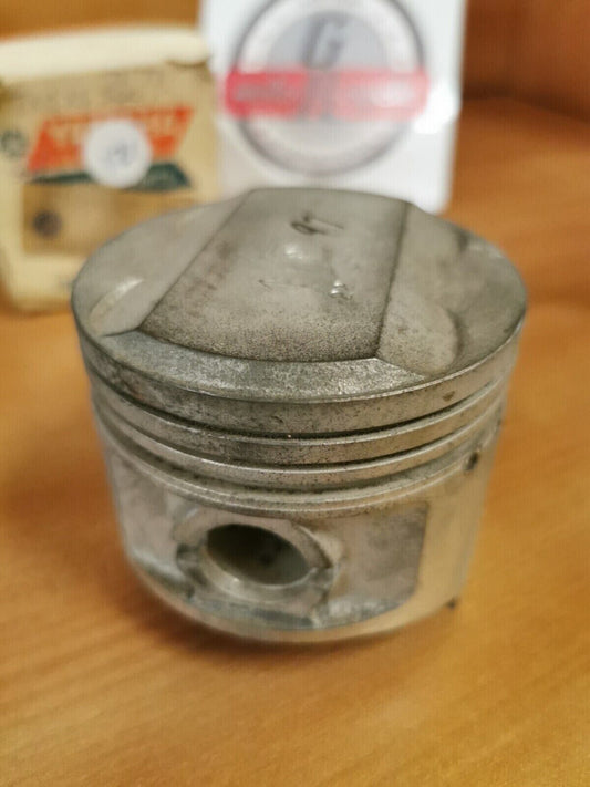 NOS YAMAHA  TX500 XS500 PISTON STD  371-11631-04-97   Y47