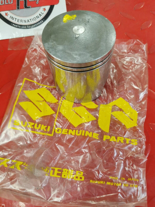 NOS SUZUKI XR 440 1973 PISTON 0.5  12110-97740  S12