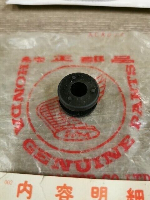 NOS HONDA ATC110 ATC125M 1983 - 1985 RUBBER HEADLIGHT MOUNTING 61315-958-000 H79