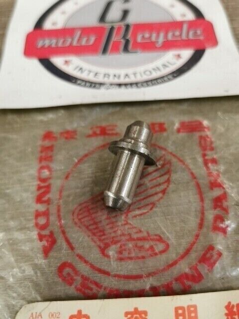 NOS HONDA CB125 CL125 CD125 CL125 GUIDE INLET VALVE 12021-230-300 H79