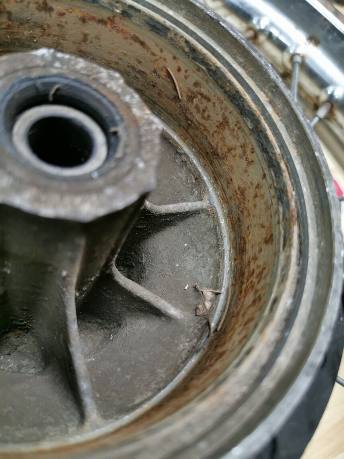 Yamaha MX175 1981 rear wheel hub rim spoke 1W1-25311-00-98