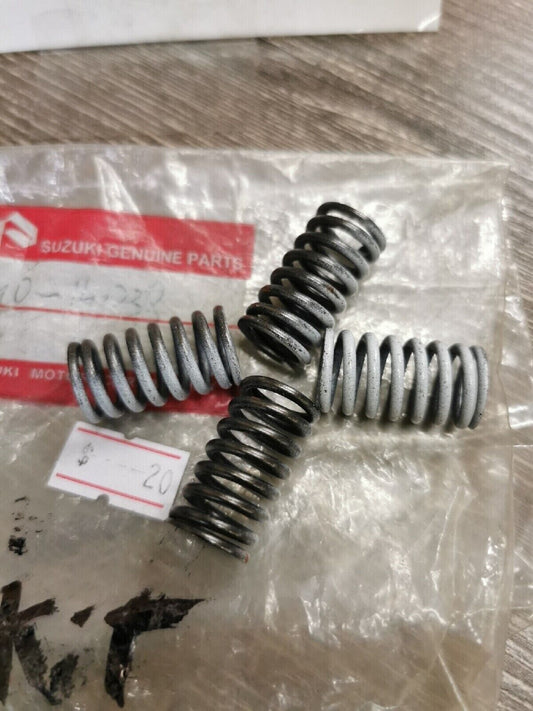 NOS SUZUKI  CLUTCH SPRING QTY4  09440-14039 S11