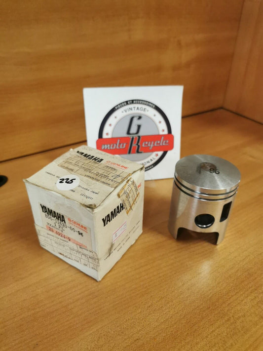 NOS YAMAHA    SL338 Piston  STD    806-11631-00-96  Y46