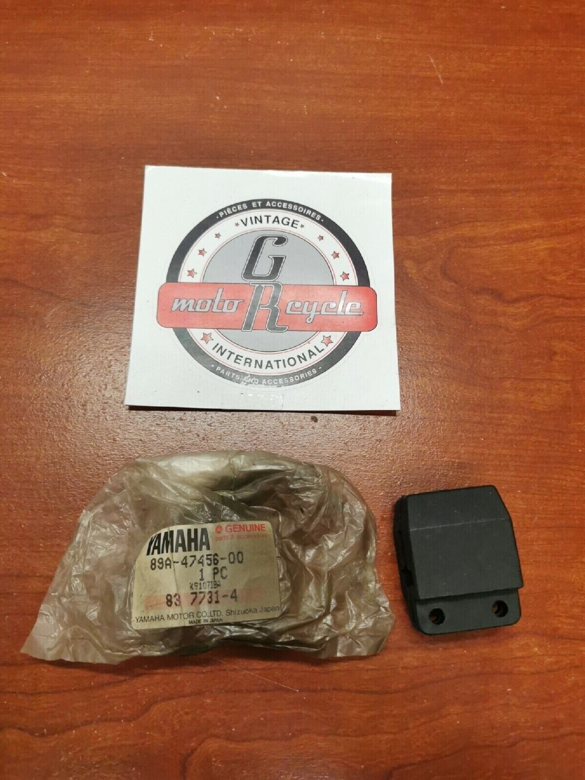 NOS Yamaha SNOWMOBILE DAMPER 1 89A-47456-00-00 Y68