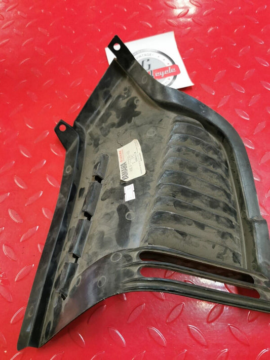 NOS Yamaha SY49 Louver Left 8K4-77131-00-00 Y20