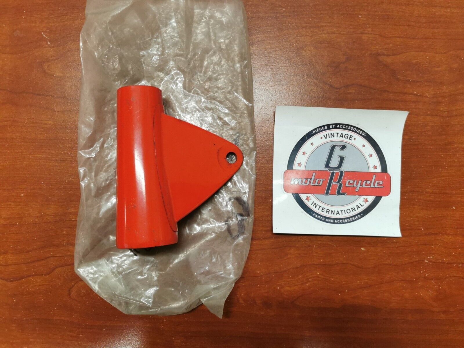 NOS Honda 1968 CB175 K0 RIGHT COVER UPPER FRONT FORK 51602-235-670C H64