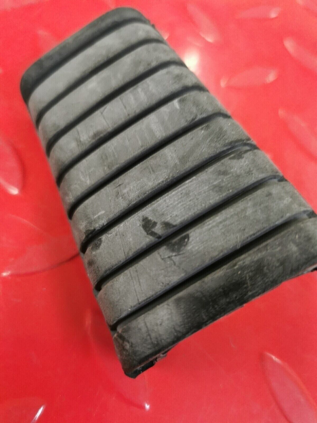 NOS YAMAHA XV1100 XV535 XV750 1986 - 2007 FOOTREST COVER   1NH-27413-00-00   Y50