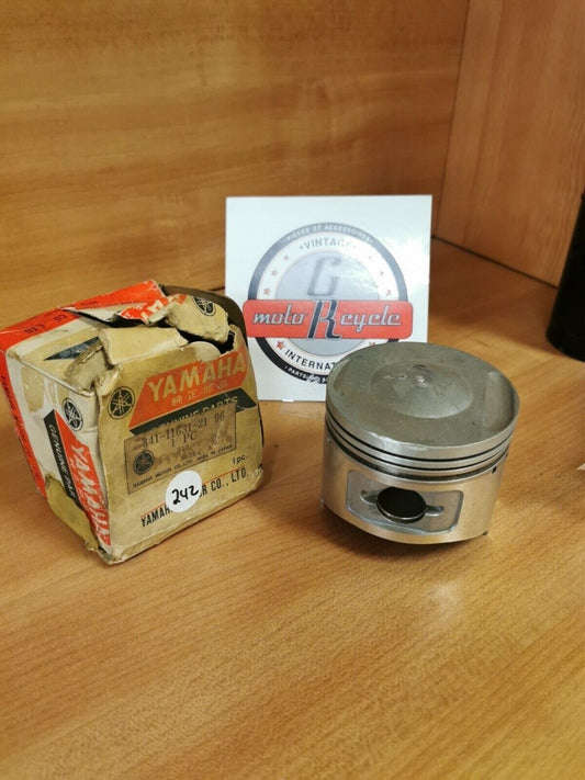 NOS YAMAHA TX750  1973 1974 PISTON STD 341-11631-21-96  Y47
