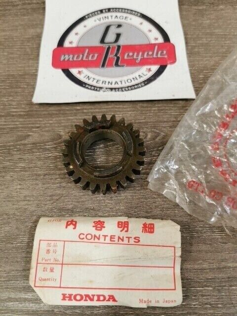 NOS HONDA CB72 GEAR 2ND M 24T 23430-268-820 H72