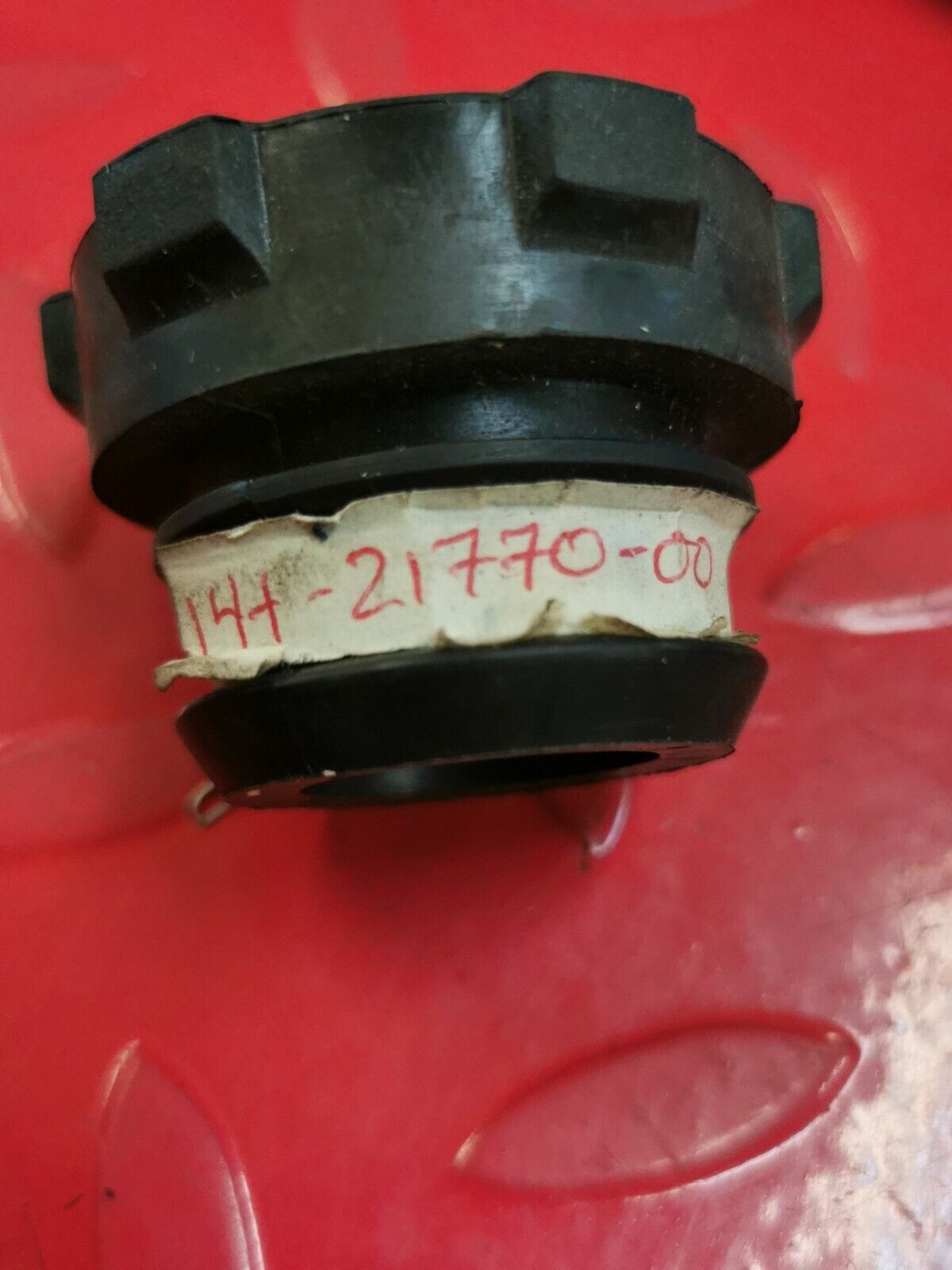 YAMAHA OIL TANK CAP ASSY USED 144-21770-00-00 SUPERCEDED 14T-21770-00-00 Y31