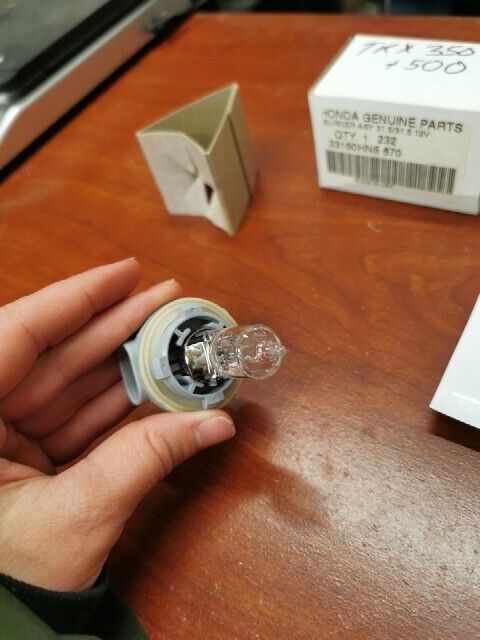 NOS Honda TRX350F TRX500F HEADLIGHT BULB 31.5/31.5 12V 33150-HN5-670 H104