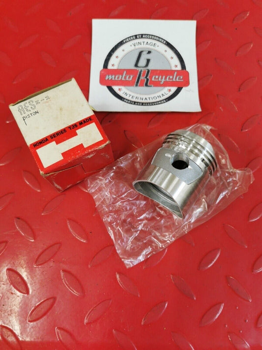 NOS HONDA CA72 1961  Piston O/S 0.25 13102-259-000 H40