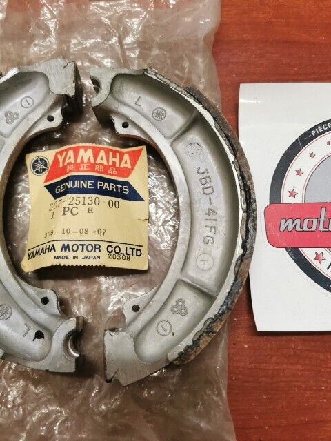 NOS Yamaha RD125 BRAKE SHOE KIT OF 2 307-25130-00 SUB 21L-W2535-00-00 Y125