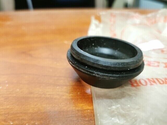 NOS Honda SL350 FRONT FORK DUST SEAL 51425-310-003 H98