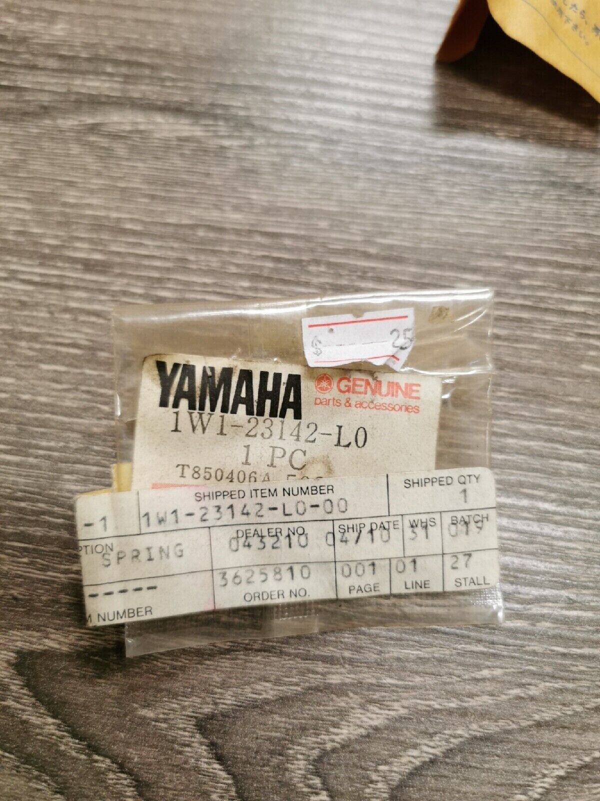 NOS YAMAHA GUIDE FORK SPRING, SEAT SPRING UPPER 1W1-23142-L0-00 Y55