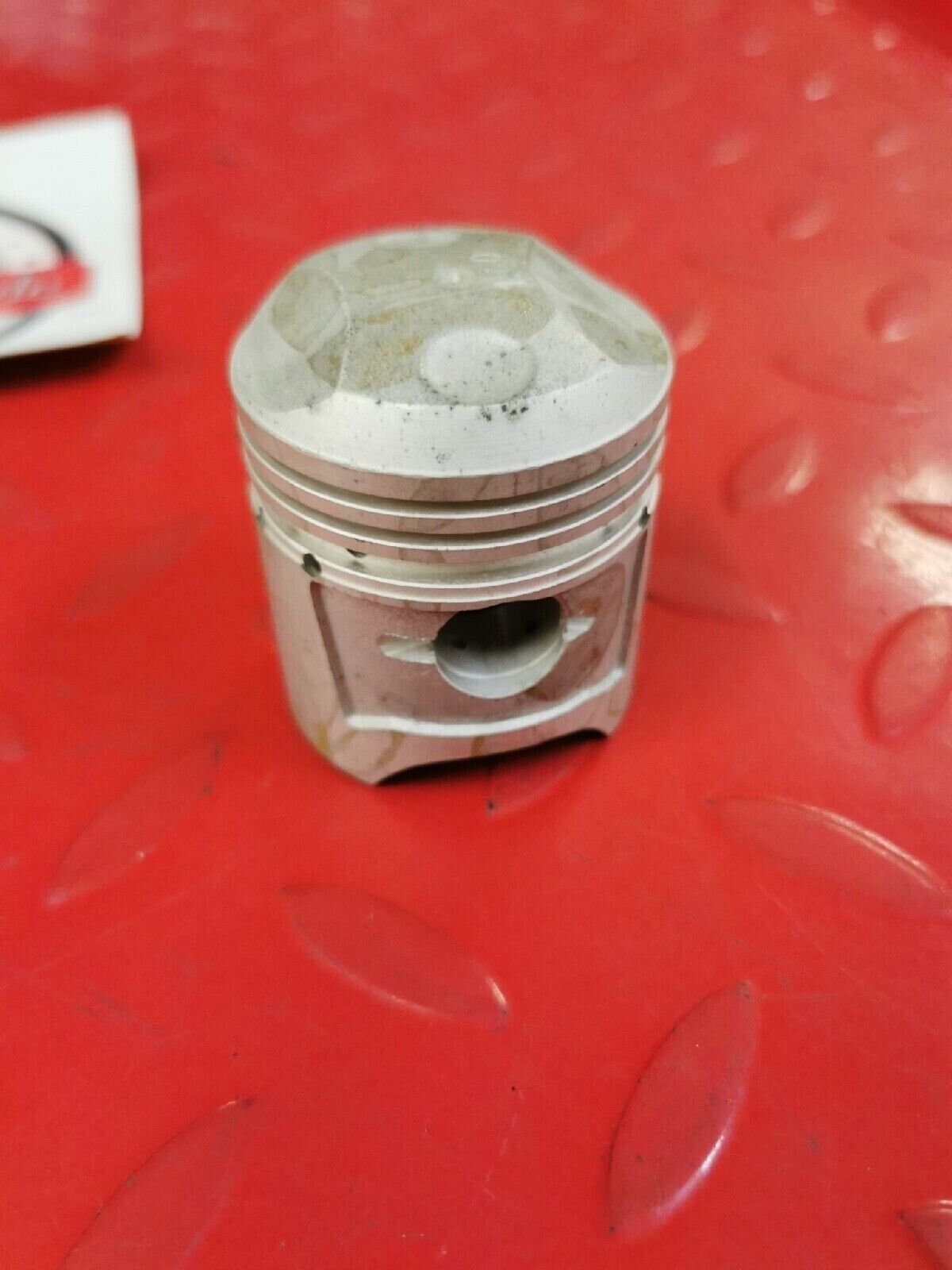 NOS HONDA CM91 CT90 1968 - 1970 PISTON STD 1.00  13101-028-050 H40
