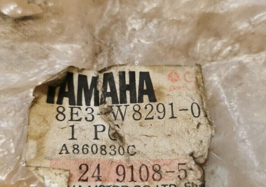 NOS YAMAHA  BRAVO  BR250 1993   LEFT LEVER HOLDER 8E3-W8291-01-00 Y44
