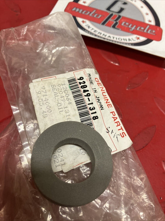 NOS KAWASAKI OIL SEAL 92049-1318 K14
