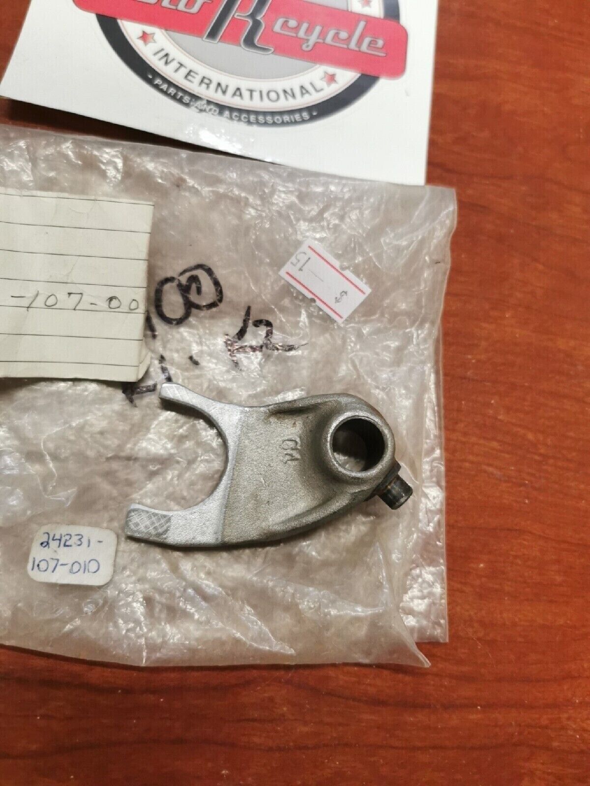 NOS Honda CL100 CB100 SL100 SL125 XL100 FORK, CENTER GEARSHIFT 24231-107-010 H34