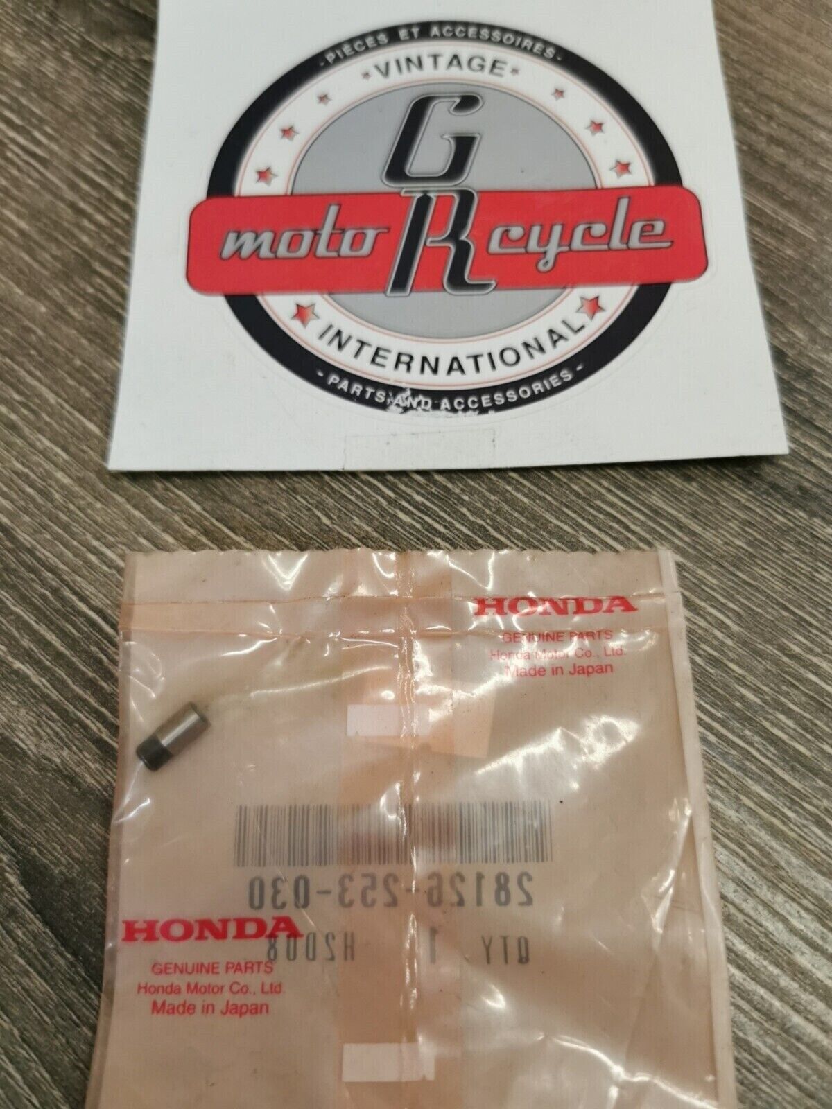 NOS HONDA CB175 CAP 28126-253-030 H54