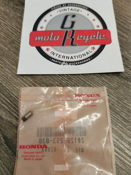 NOS HONDA CB175 CAP 28126-253-030 H54